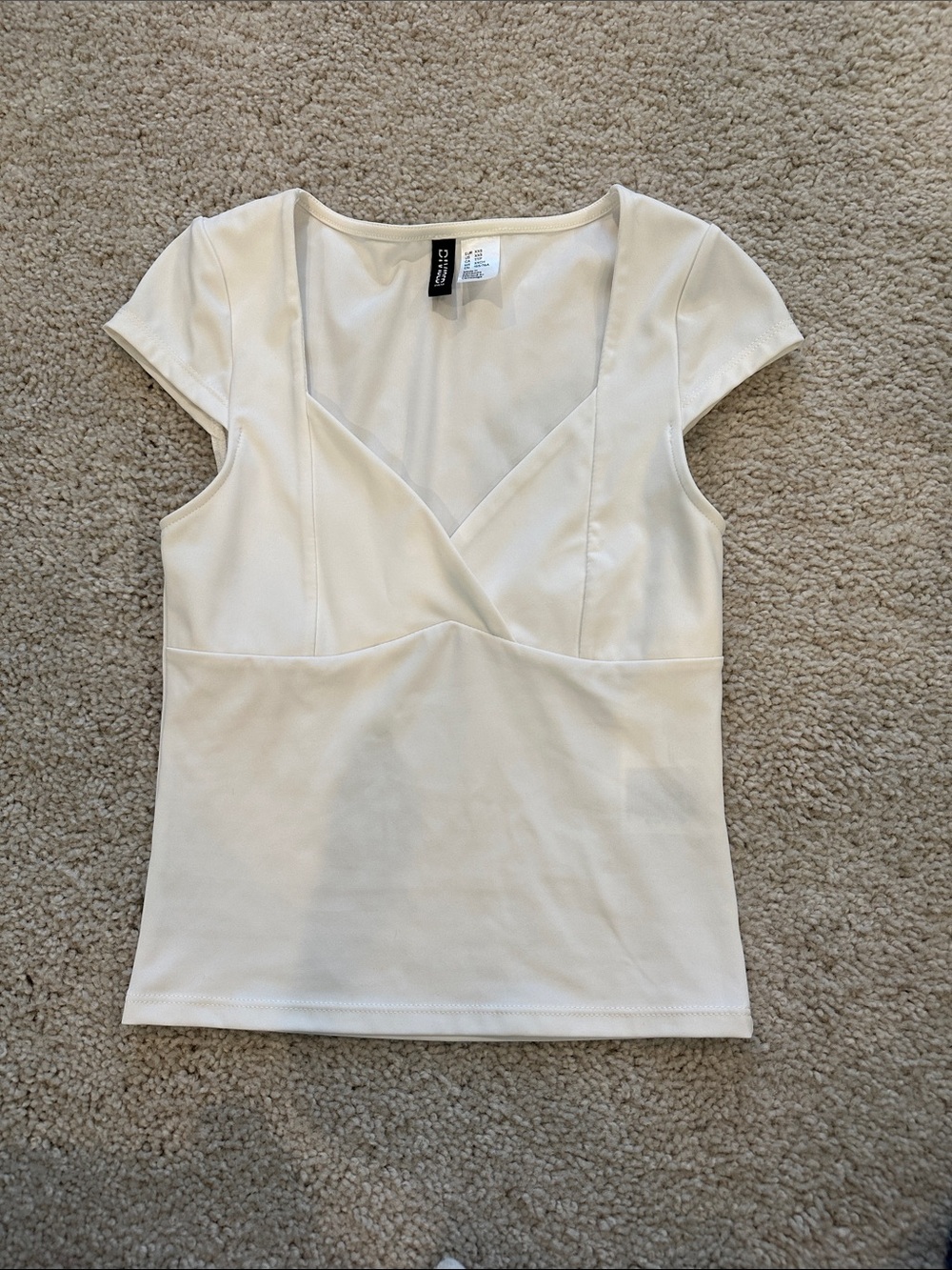 H&M Cream V-Neck Cap Sleeve Top